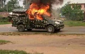 Gunmen kill Nigeria soldiers and policemen burn operational vehicle